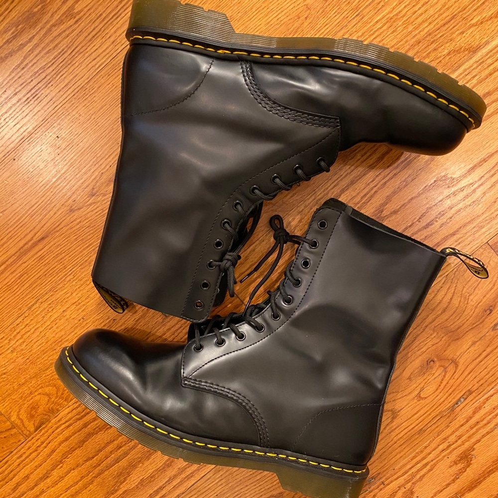 EUC Dr. Martens 1490 10-Eye Boots, Black